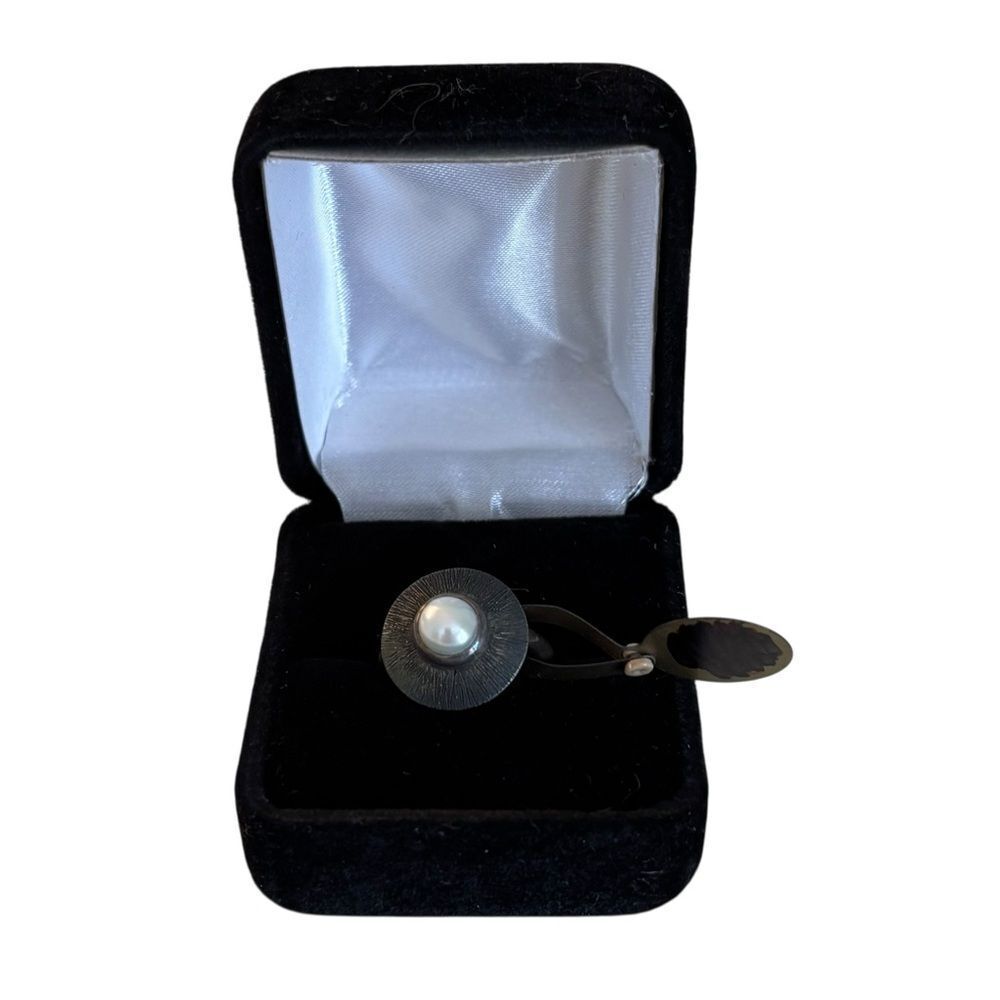 Artisan Designed & Created Oxidized Sterling Silver & Freshwater Pearl Ring. - Picture 2 of 8